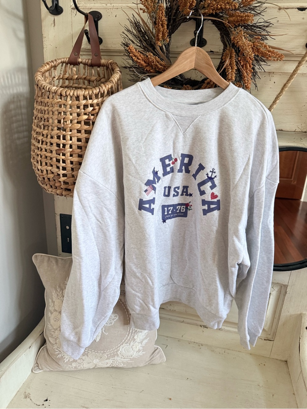 Embroidered America sweatshirt